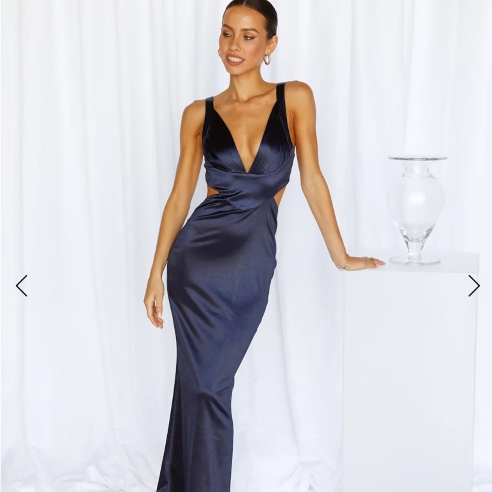 Elegant Navy Blue Evening Gown